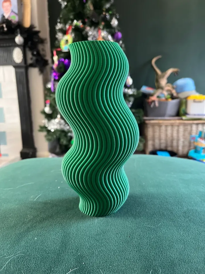 Modern Wavy Vase - Image 2