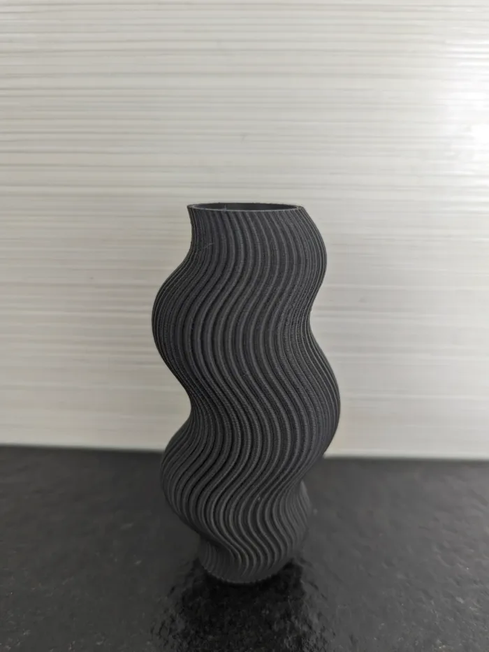 Modern Wavy Vase - Image 3